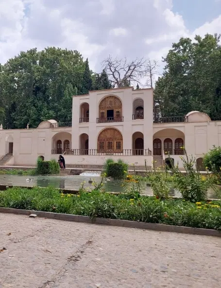 آپارتمان ۹۰ متری نوساز استاد معین