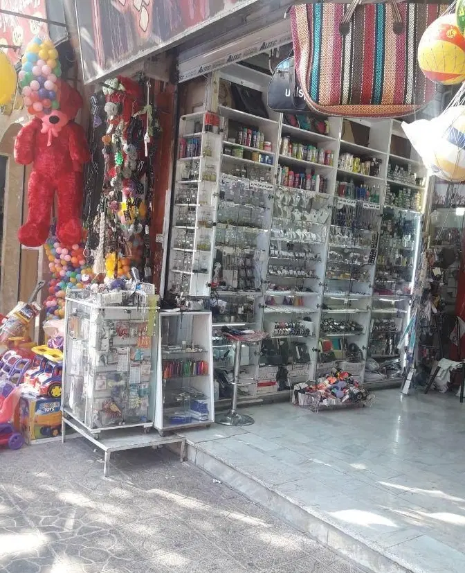 مغازه  ویترینی تجاری بر اصلی بازار مسکن