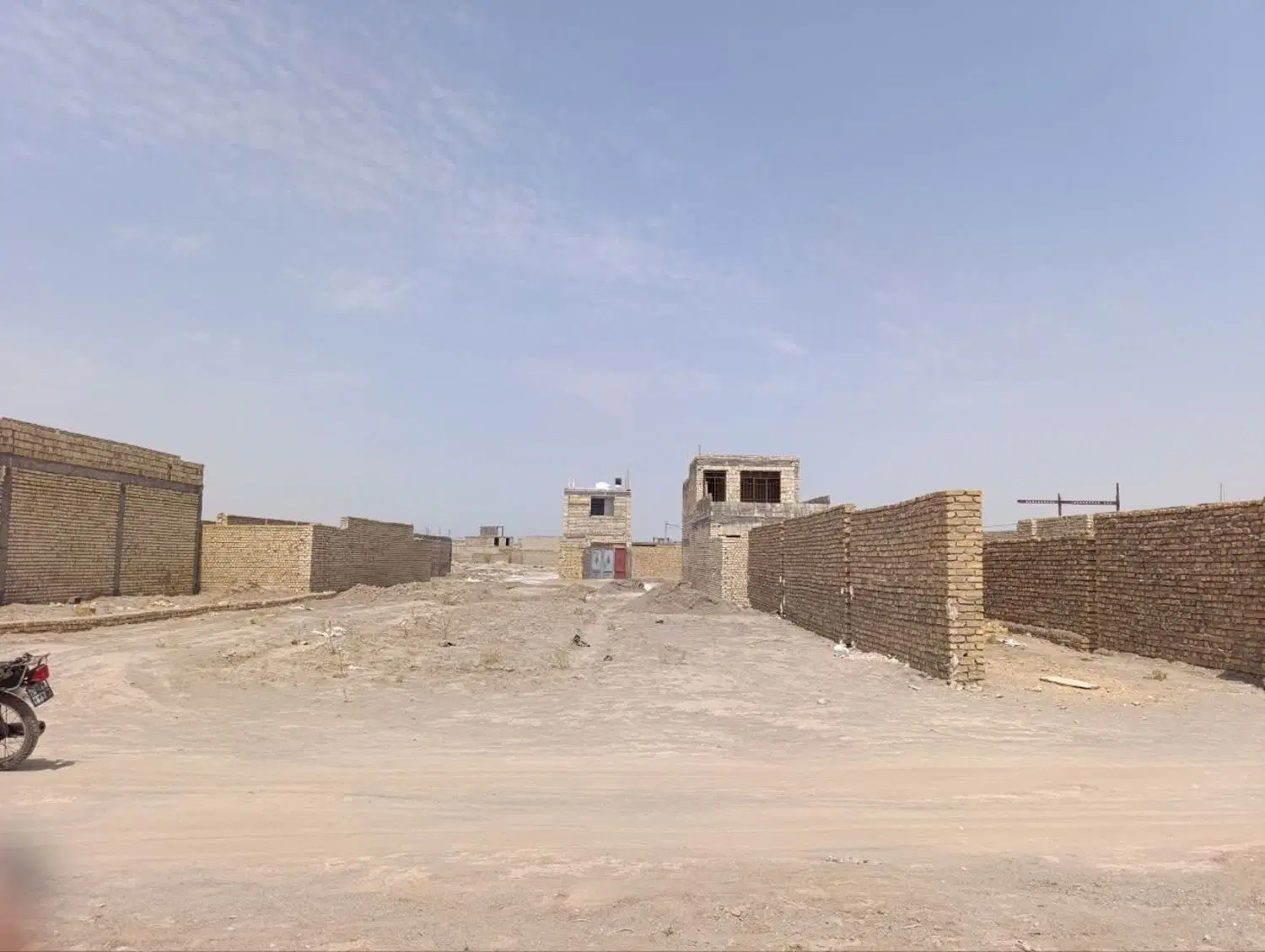 زمین ۱۰۰ متری