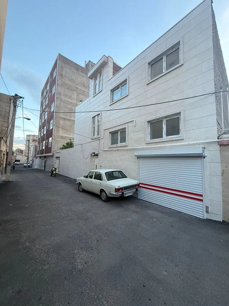 حیاط لوکس در دامپزشکی شنب غازان