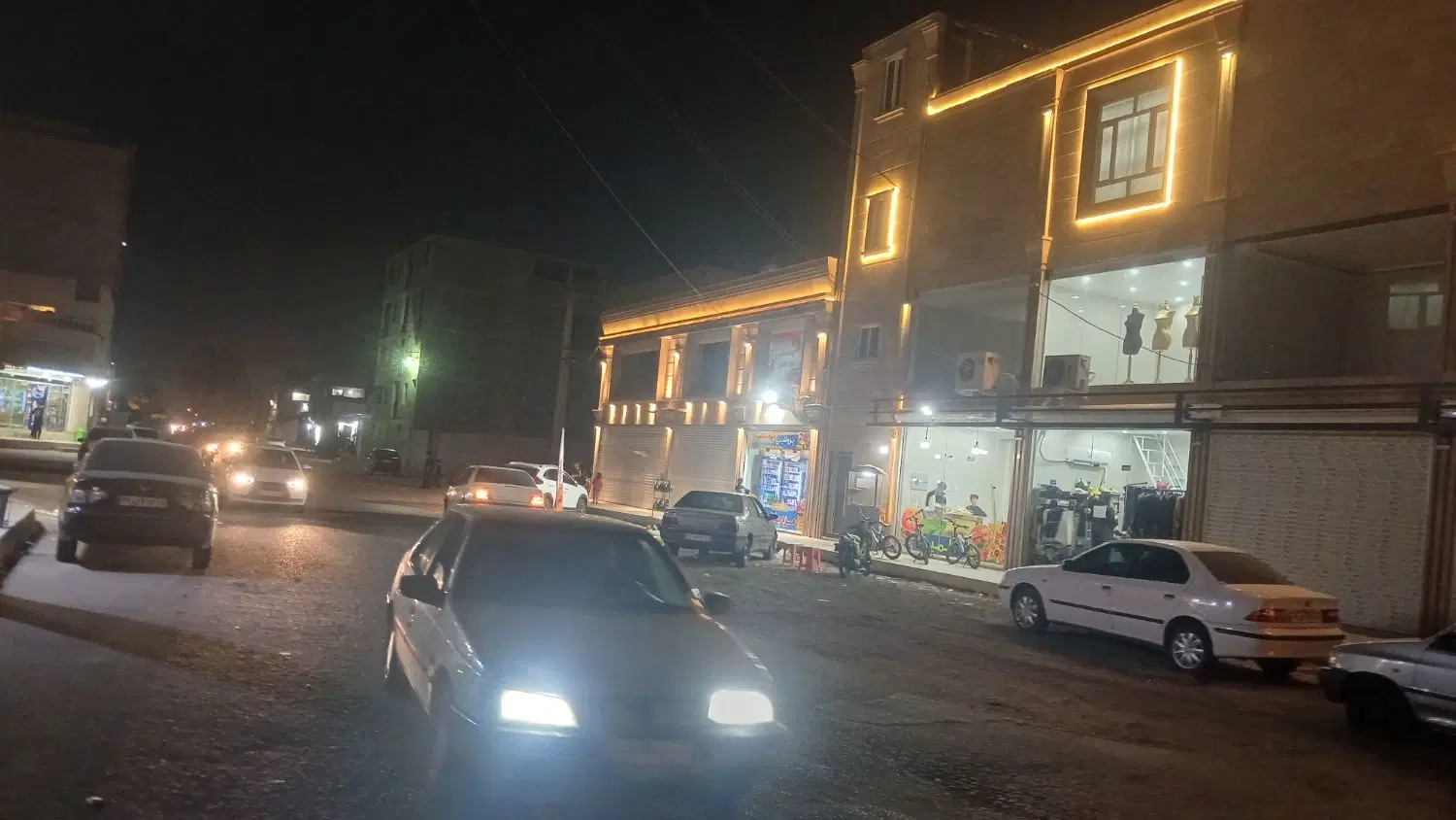 مغازه ۴۰ متر تجاری سردونبش اخر اسفالت