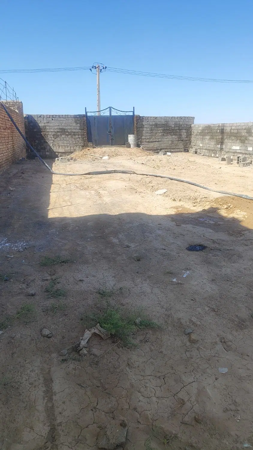 زمین دور دیوار فروشی