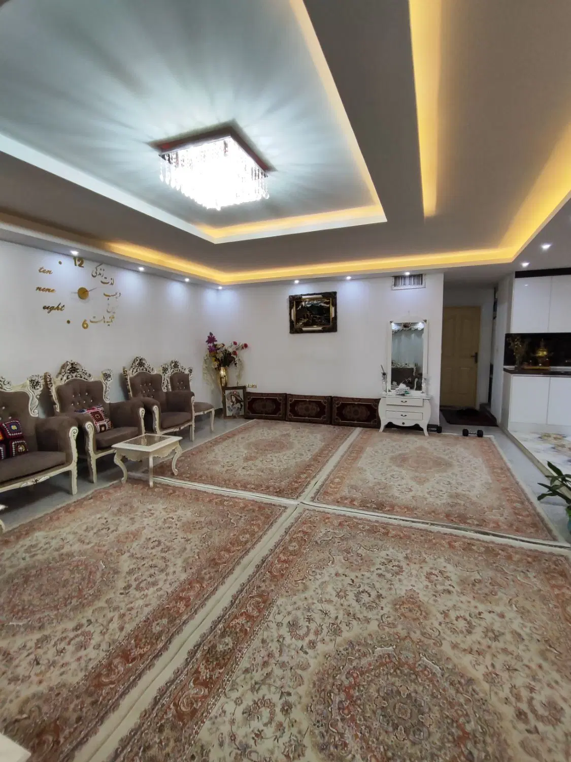ویلایی  دو طبقه ۲۰۰متری شمالی شهرداری ساحلی