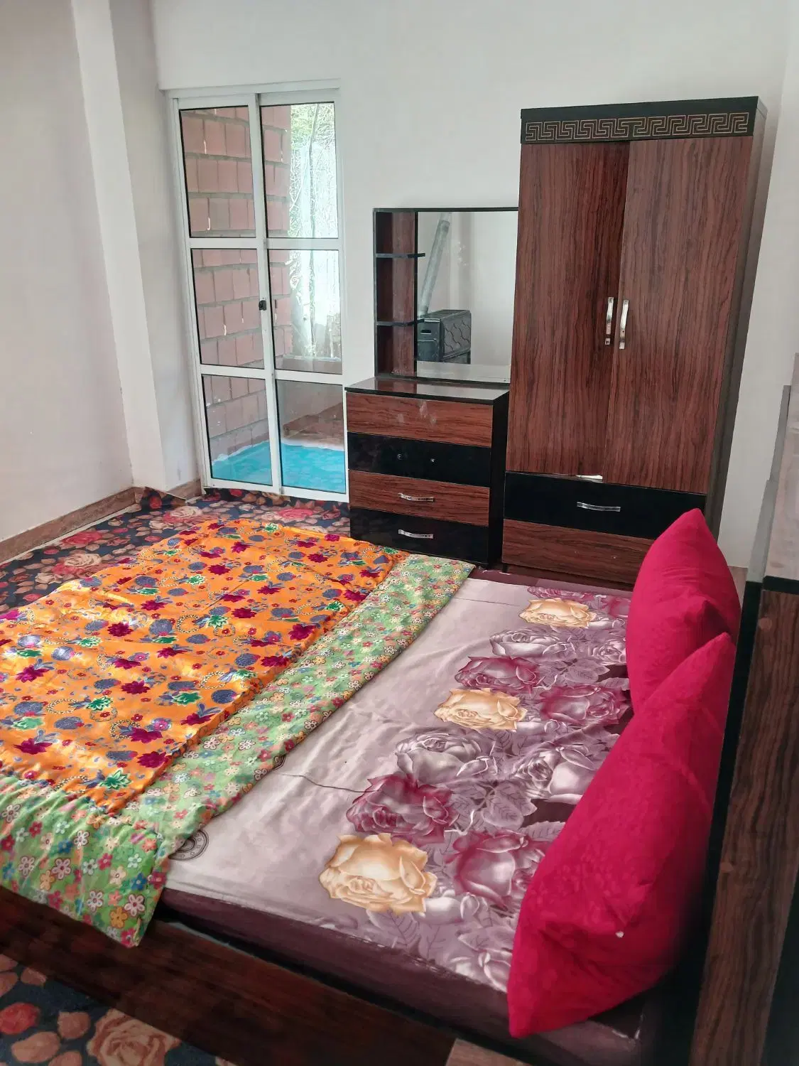 دو واحد هردو دوخواب طبقه همکف و طبقه یک هم جداگانه