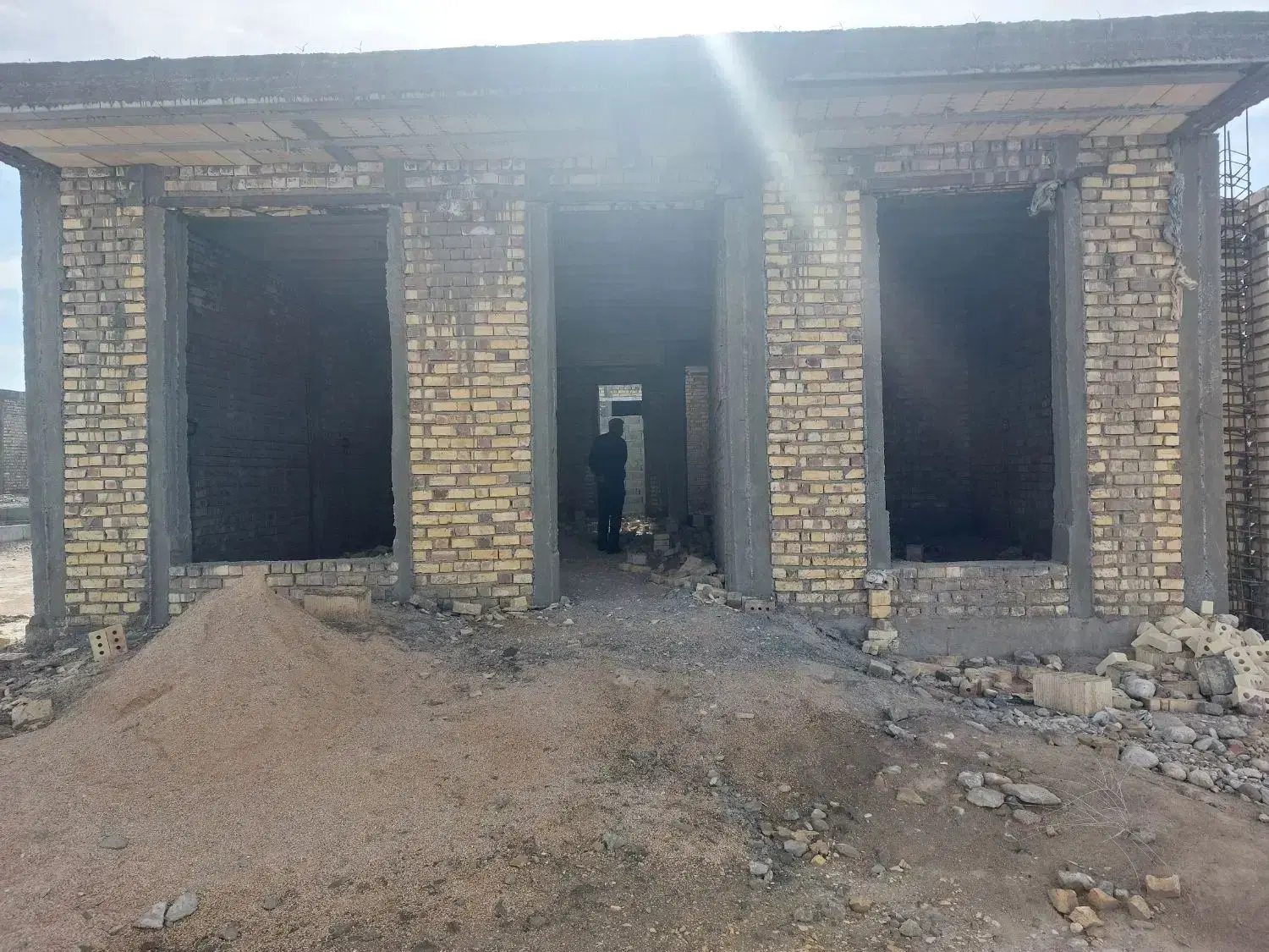 منزل نیمه ساز مسکن ملی ۳۵۰ هکتاری سقف انجام شده