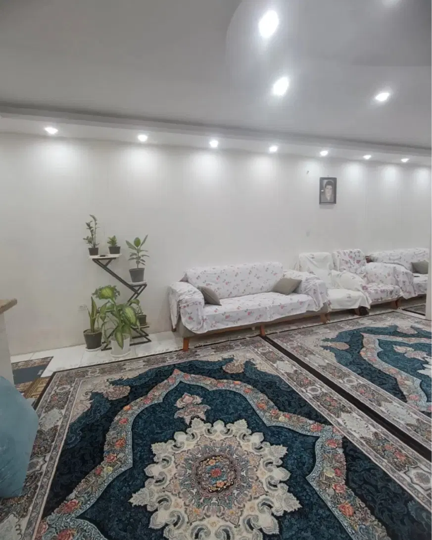 خانه ویلایی نوساز با پارکینگ و حیاط