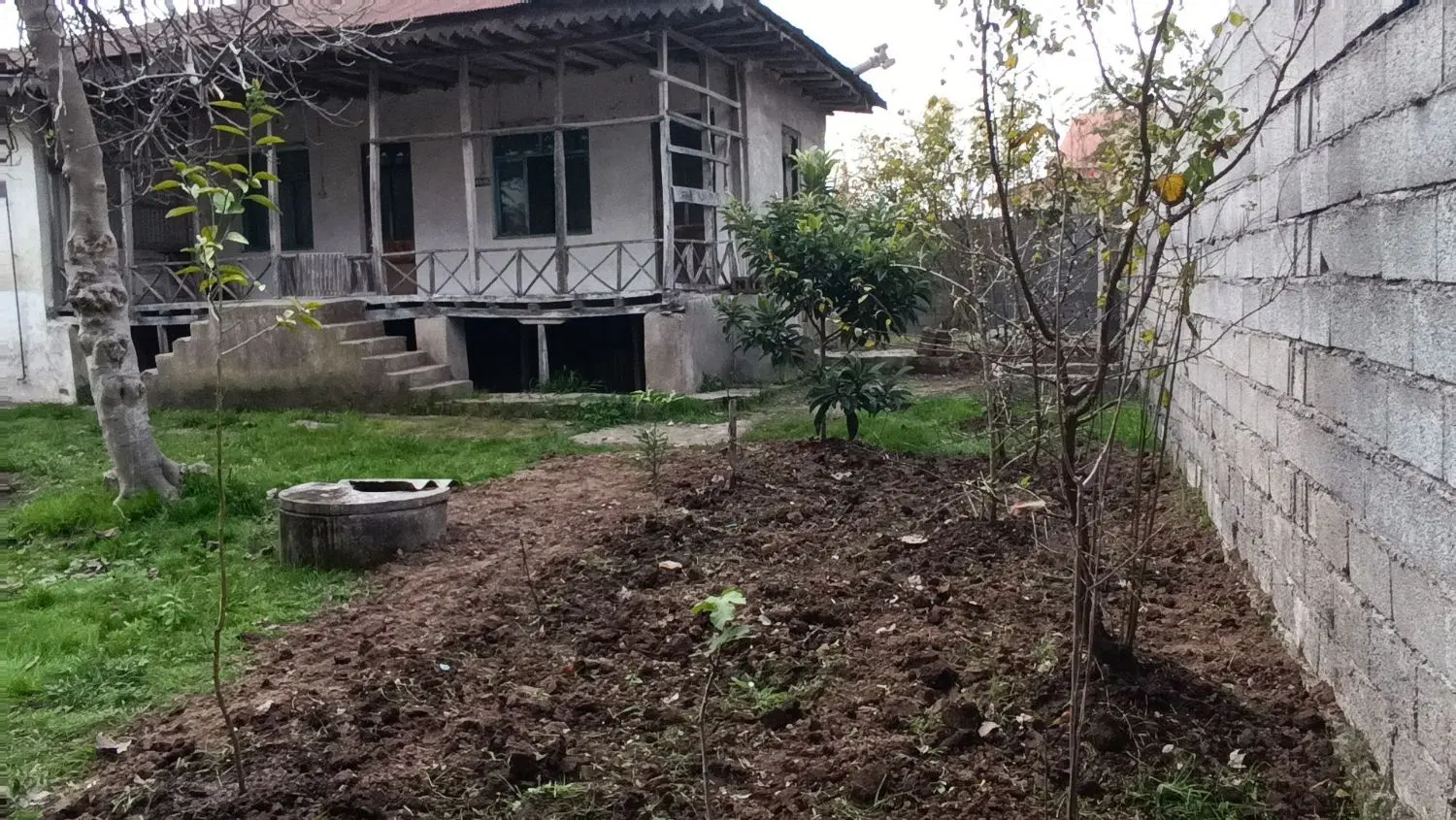 خانه کلنگی و زمین کشاوری در گیلان