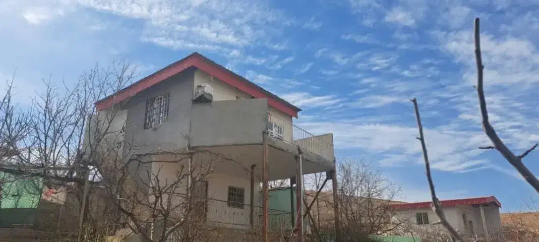 باغ بسیار زیبا با ویوی زیباوخانه ی شیک