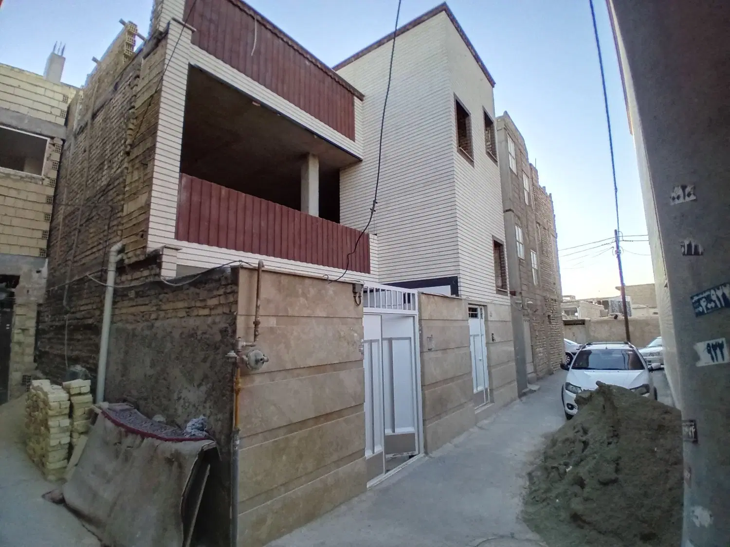 خانه ویلایی دوطبقه ۱۰۰ متری رهنان نردیک ابوذر
