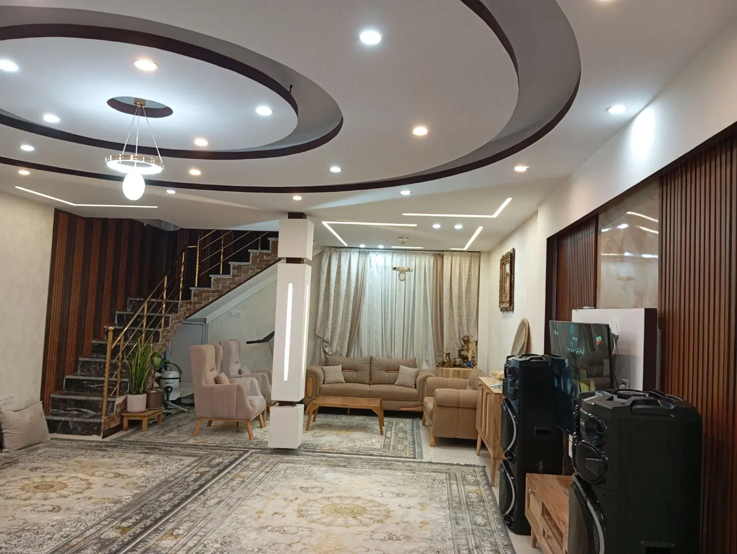 ۳ طبقه یکجا ، تک واحد هم فروخته میشود
