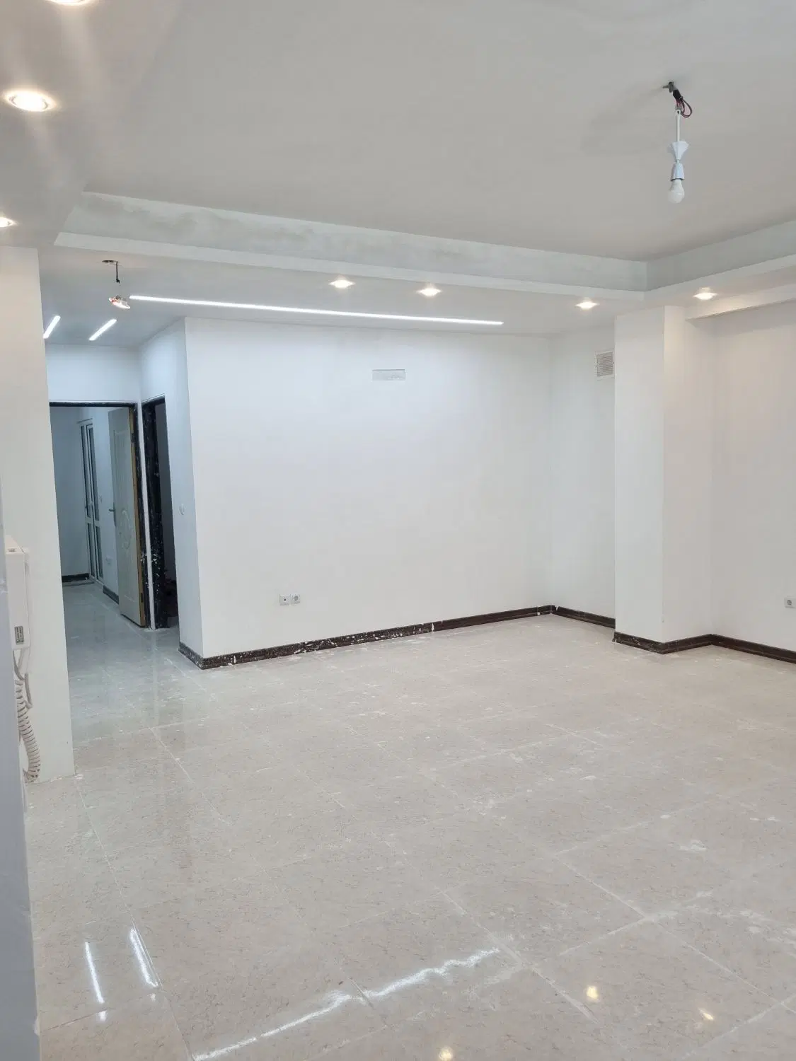 آپارتمان زون جی ۲ پشت جمعه بازار و زون سی