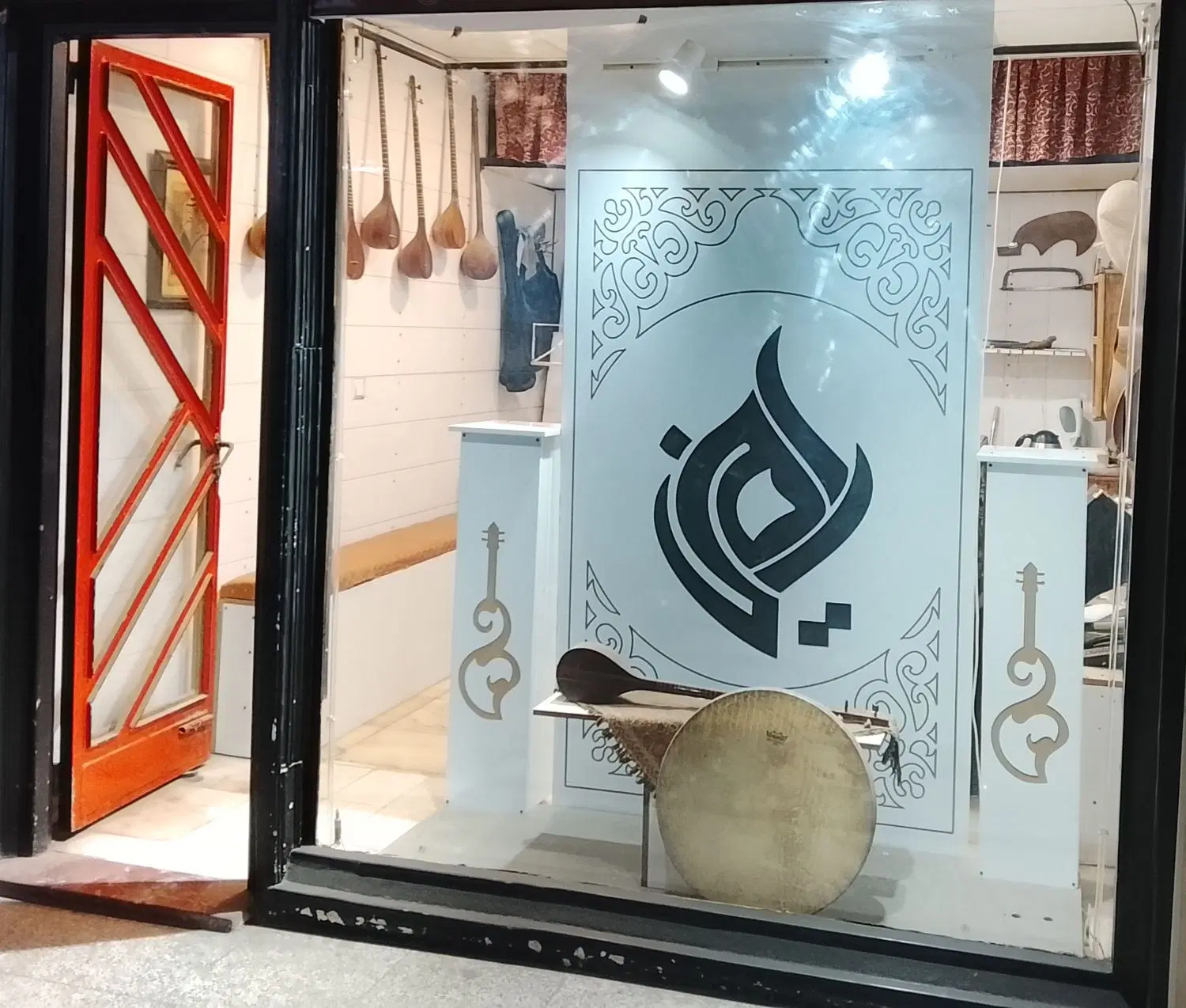یک باب مغازه ۱۲ متری