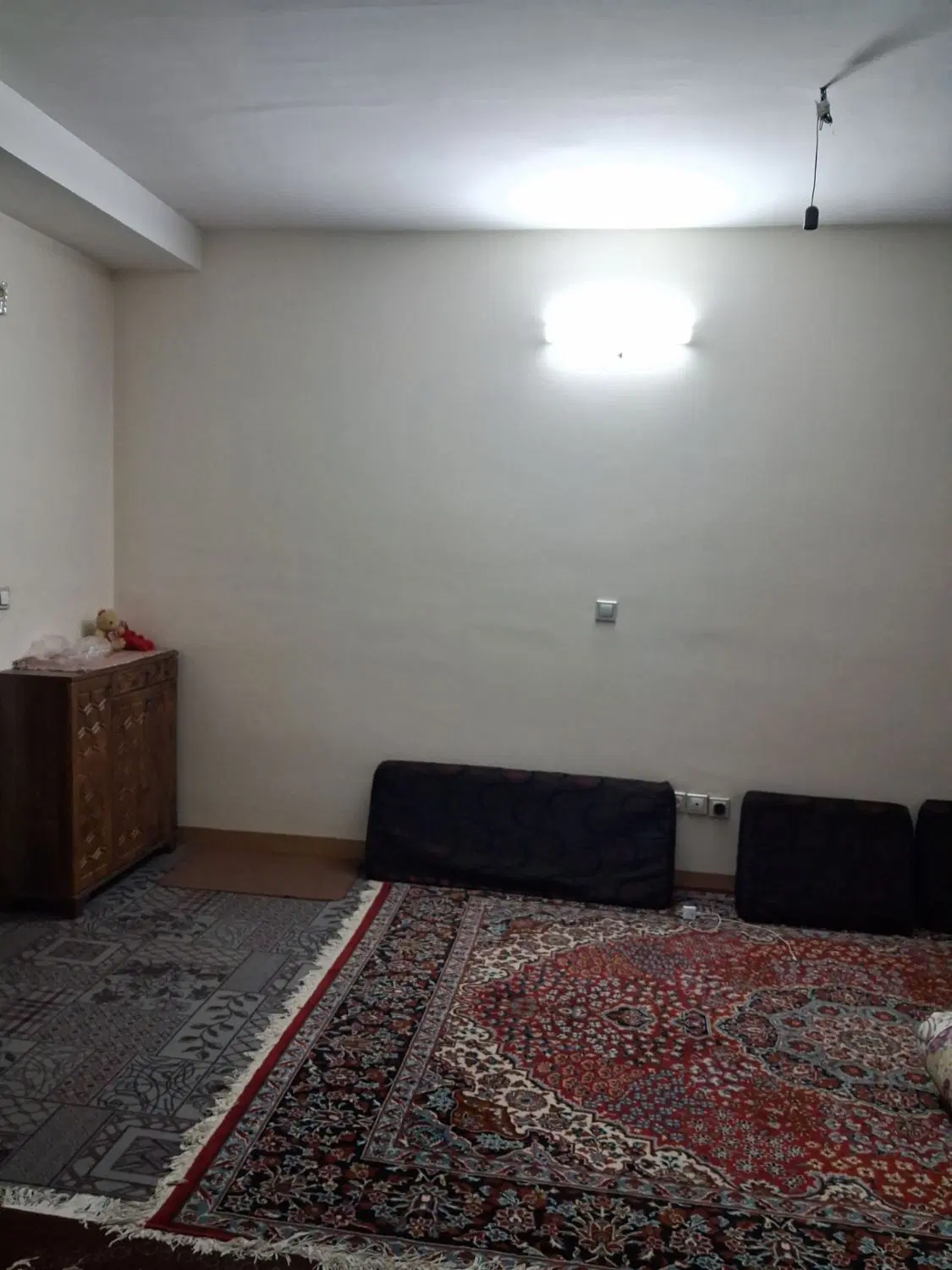 سلام و عرض ادب و احترام منزل مسکونی فروخته میشود