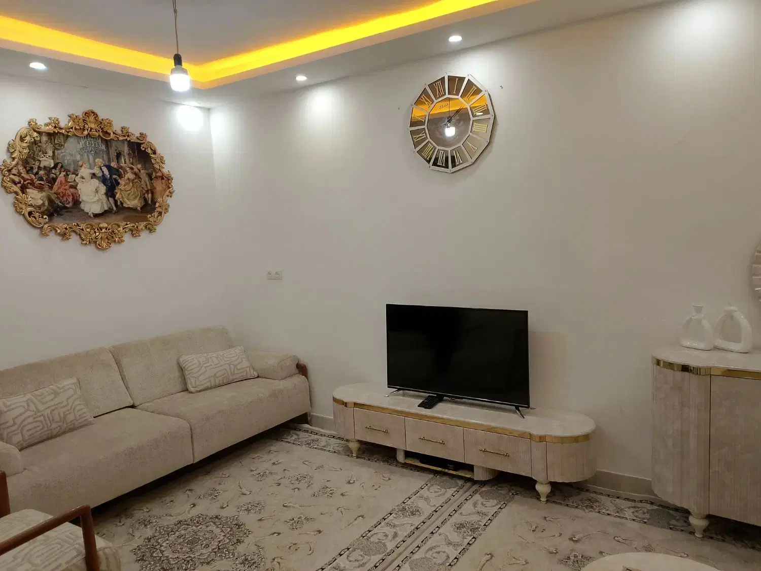 خانه خیابان اصلی اساوله رو خیابان