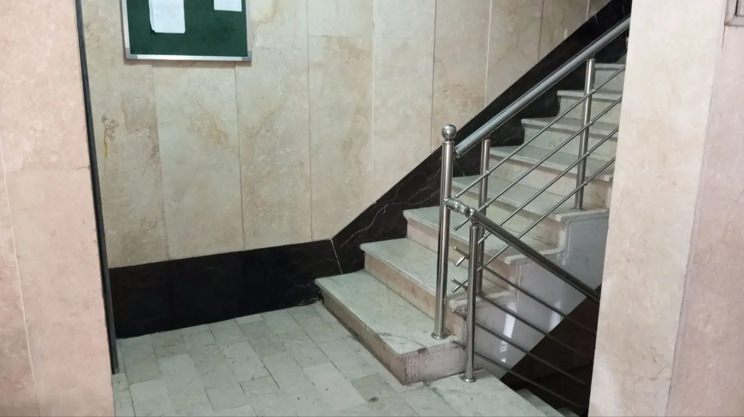 آپارتمان ۱۳۷ متری حکیمیه