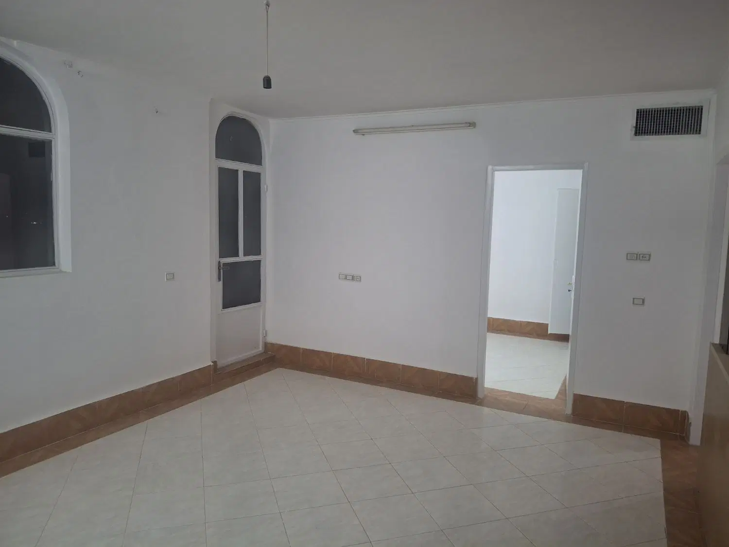 واحد 75متری تمیز 2خواب 8واحدی