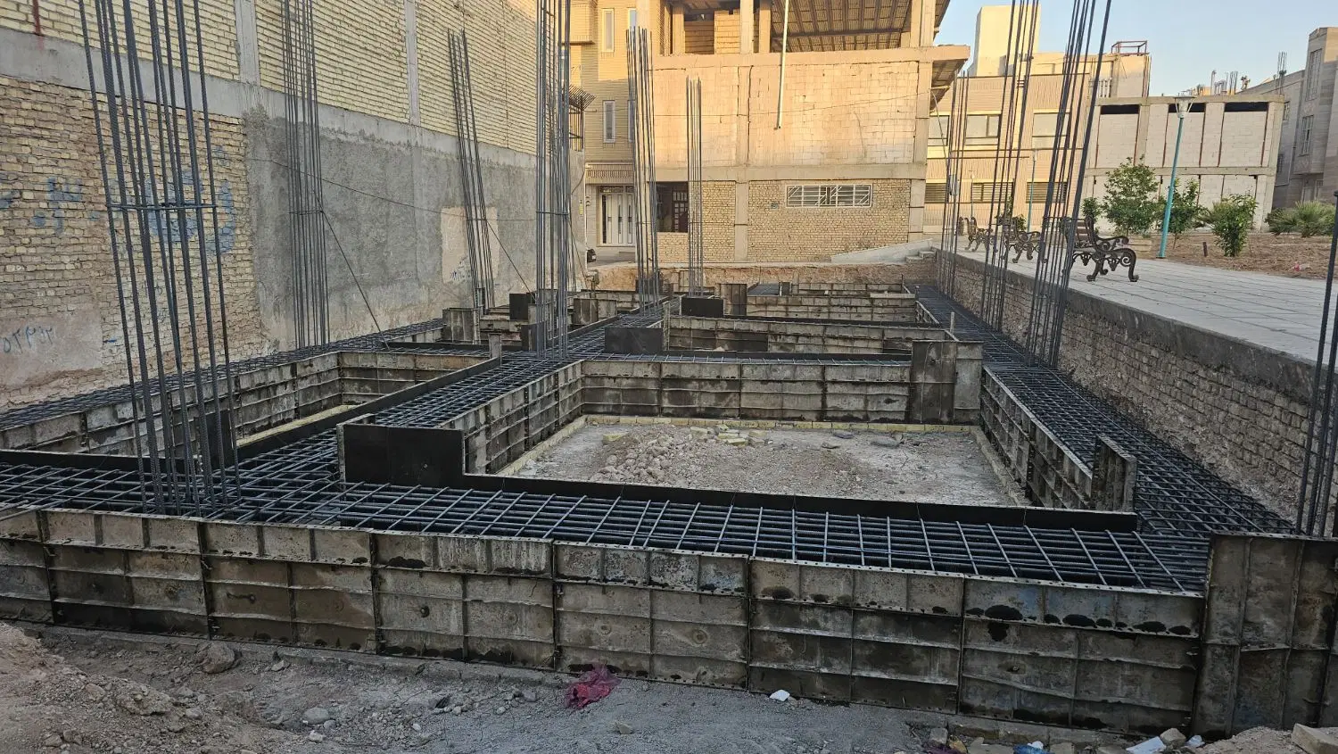 زمین نیمه ساز شهرک شن و ماسه