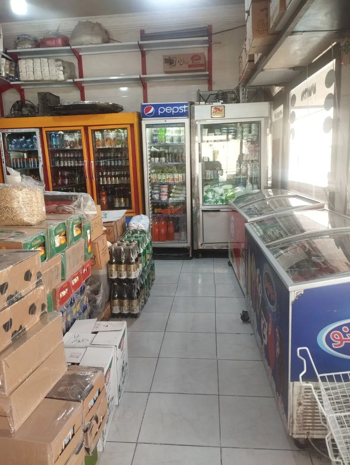 یک باب ملک با مغازه