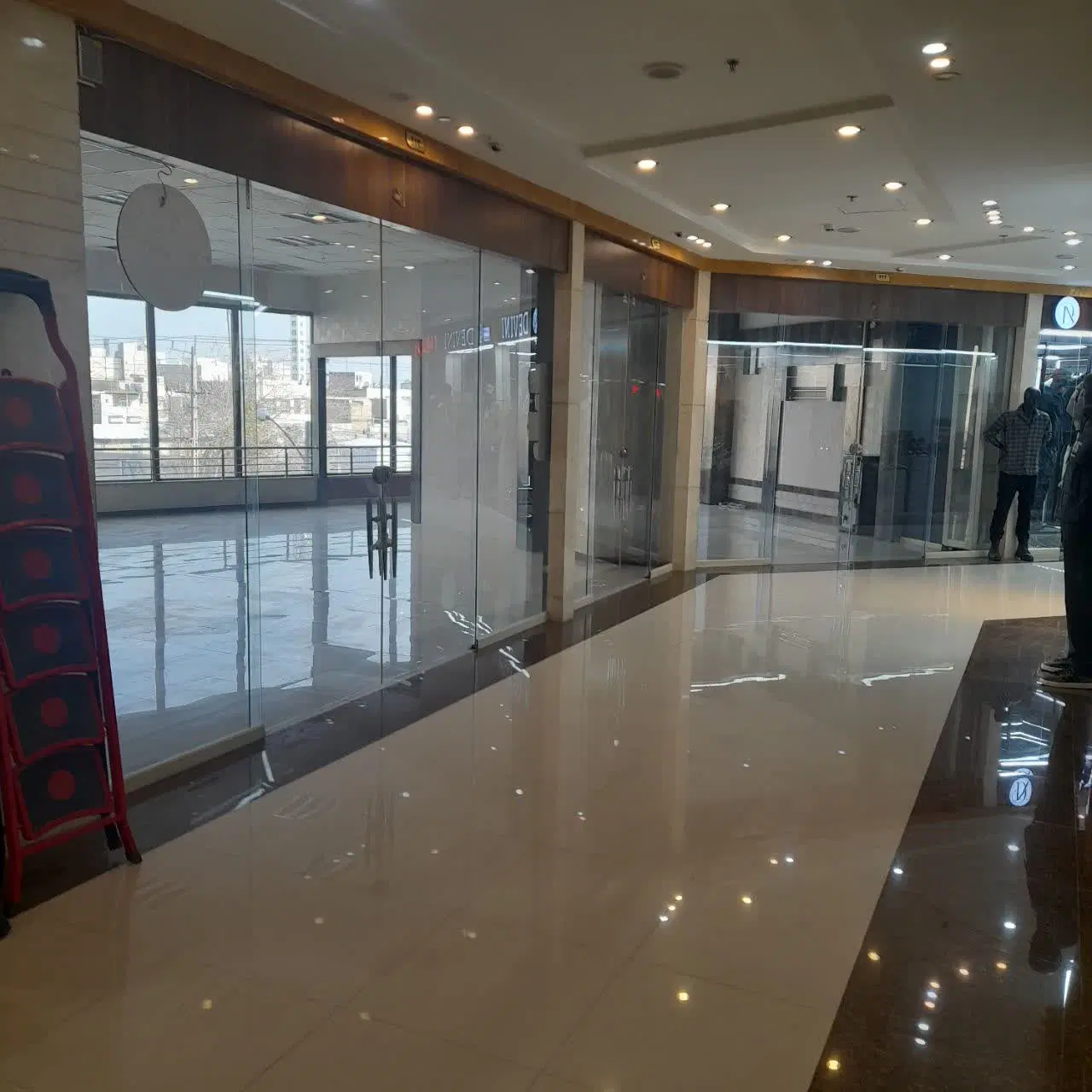مغازه فروشی