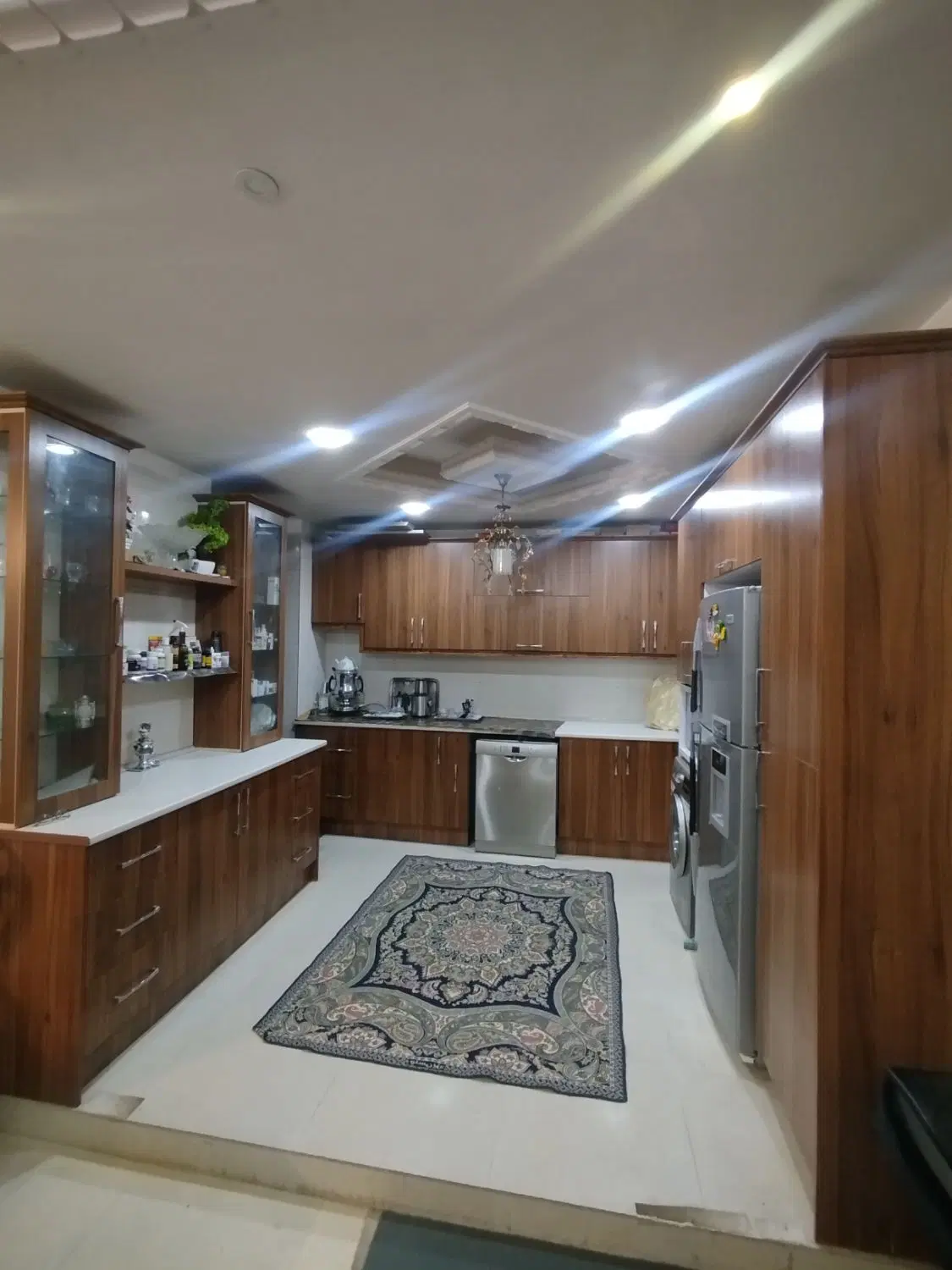 فروشی یک واحد از سه