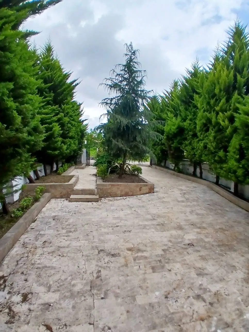ویلا باغ ۳۰۰ متری نماسنگی،فول مشجر،شهرکی