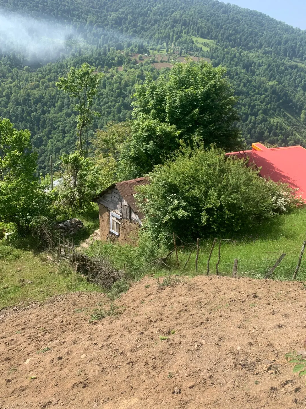 253 متر زمین و خانه چوبی کلنگی