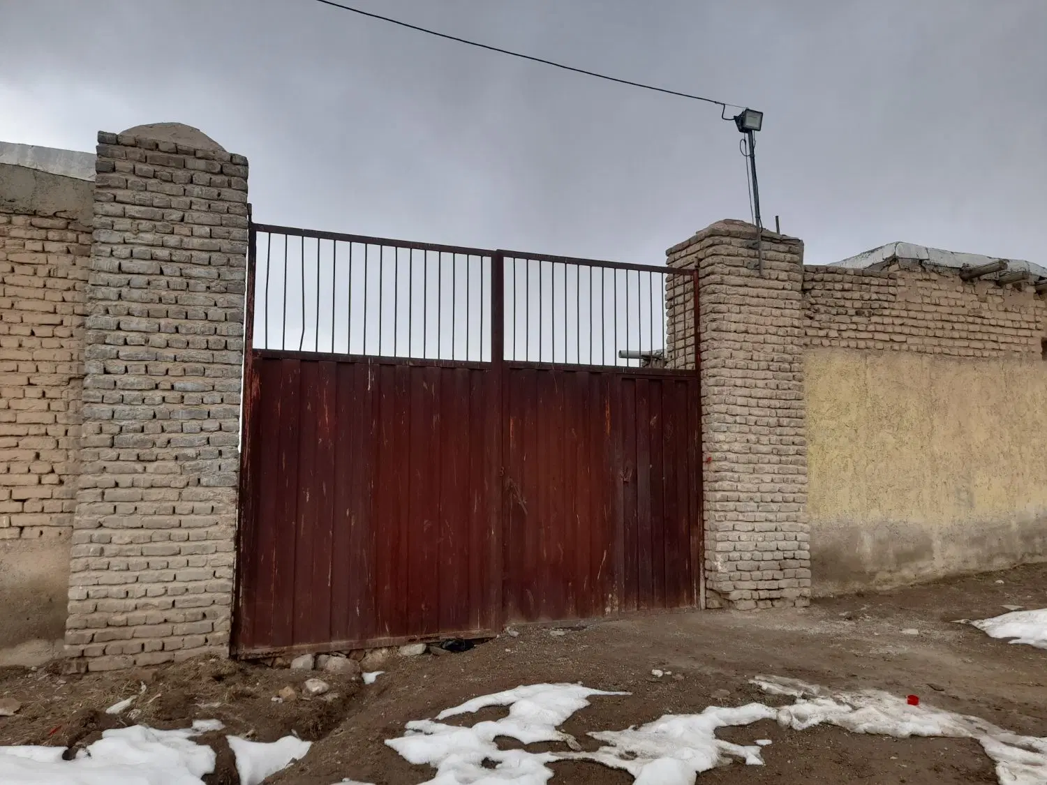 دامداری_۱۴۰۰متر زمین_۲۰متر حاشیه