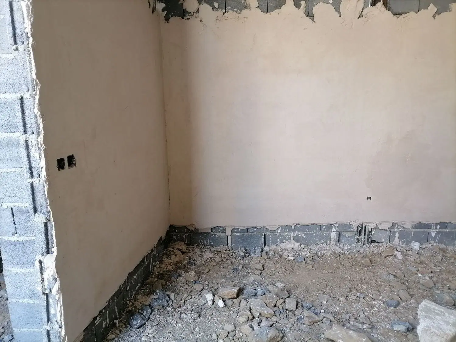 خانه ۸۵ متری نیمه کاره نایسر
