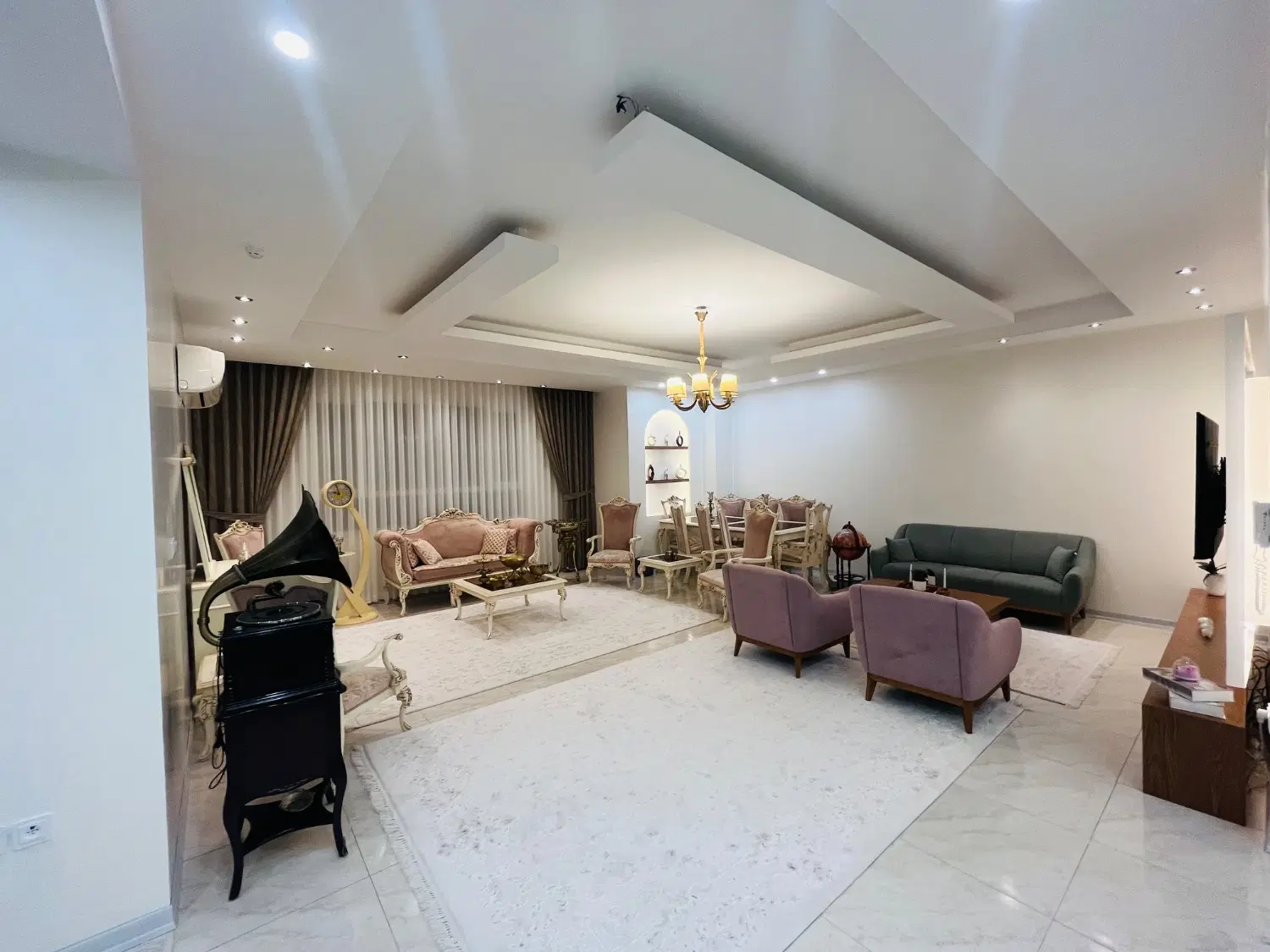 170متر 3خواب رو به حیاط_فول امکانات بوستان ها