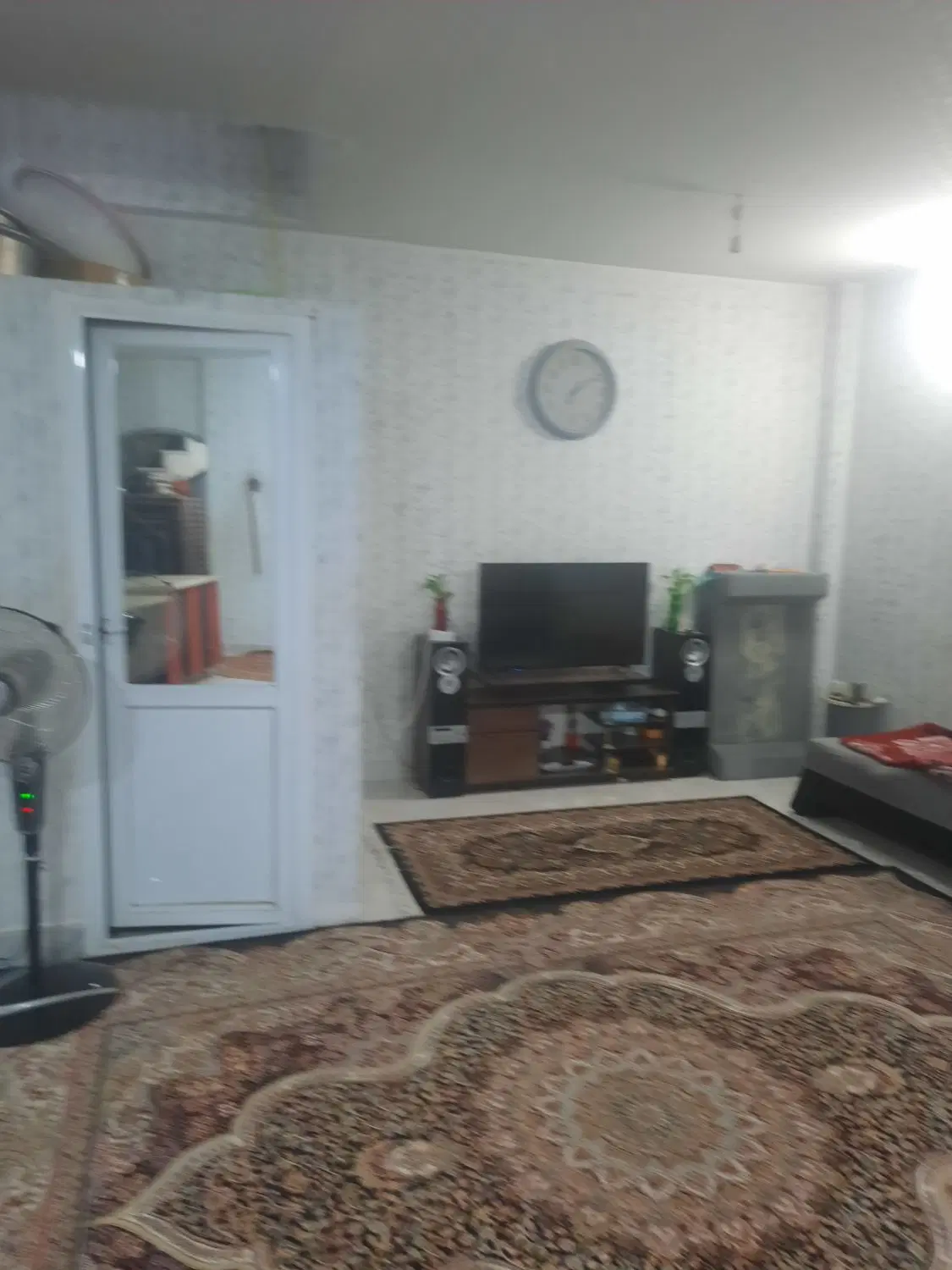 آپارتمان ۱۰۰متری همکف لب خیابان اصلی فلاورجان