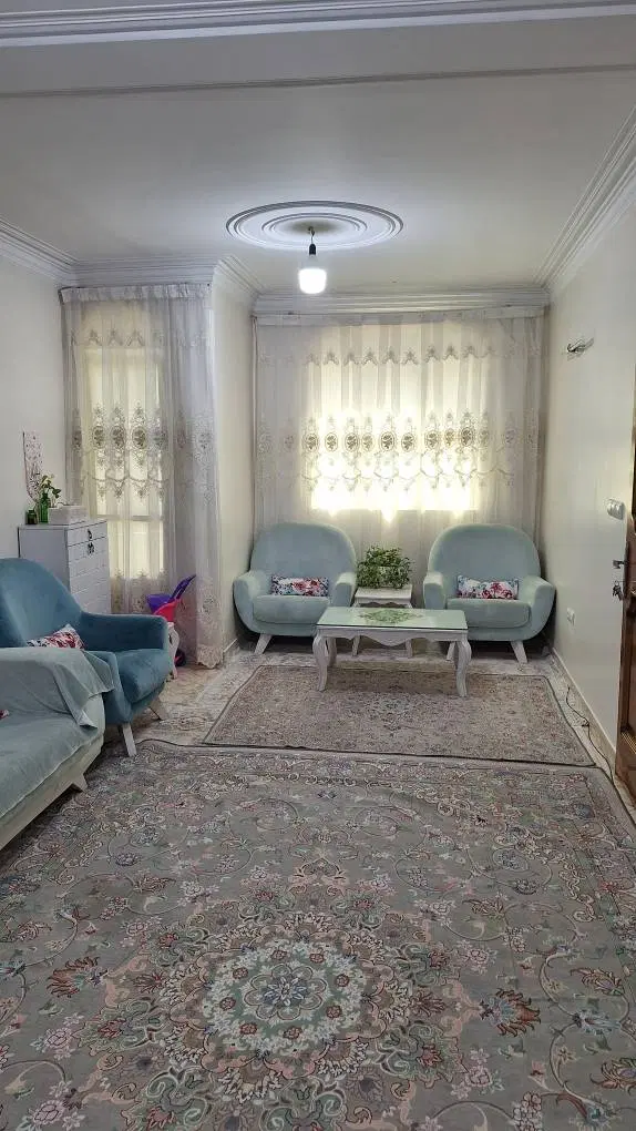 ۵۵متر با پارکینگ و انباری بسیار تمیز