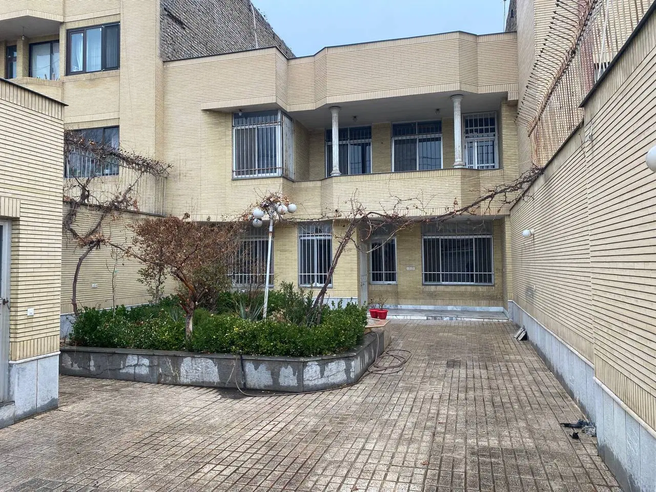 ویلایی 330متر  دوممر حاشیه بلوار ساجدی