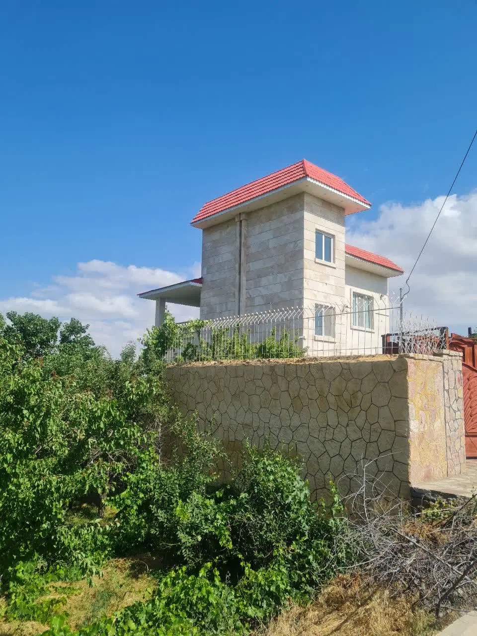 منزل دارای تجاری