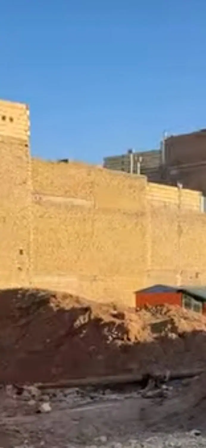 زمین اکرمیه