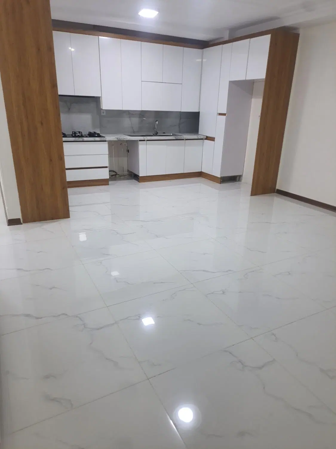 77 متر فول بازسازی رو به آفتاب