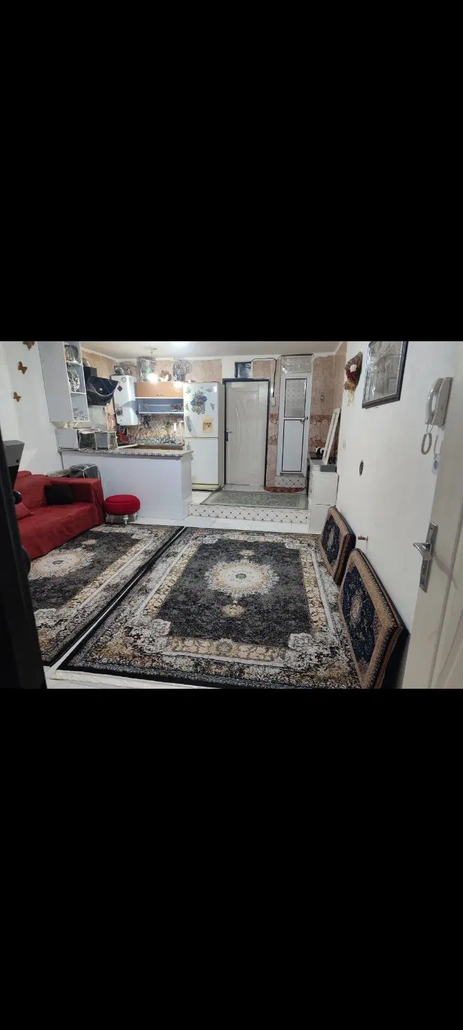 خونه یه خوابه  در دولت شرقی