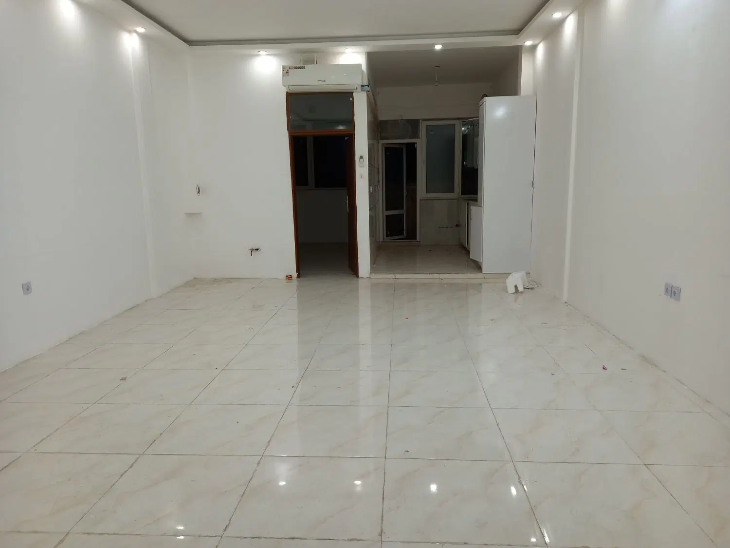 ۷۵ متر، تمام فول، پارکینگ و آسانسور، شکری