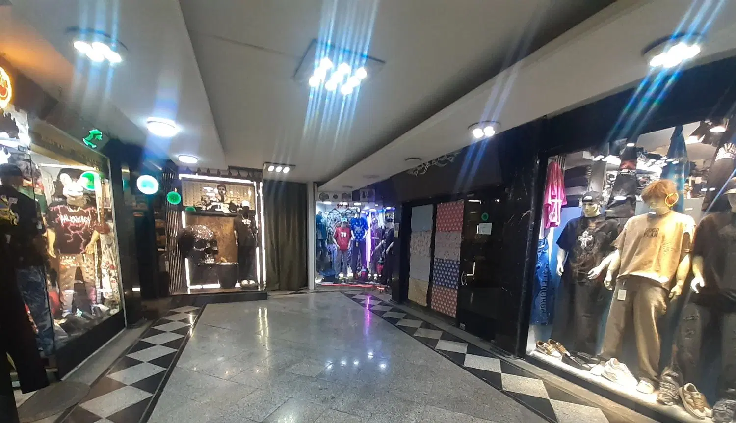 مغازه در پاساژ زمرد مناسب پوشاک