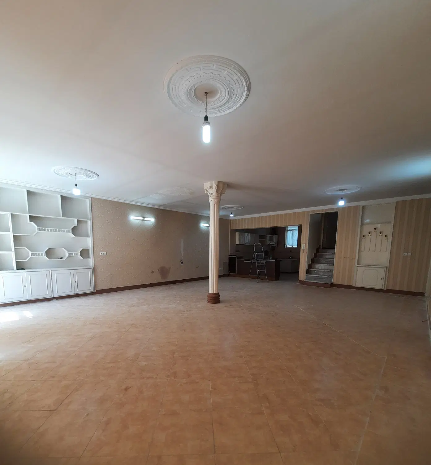 خانه ویلایی 300 متر سه نبش