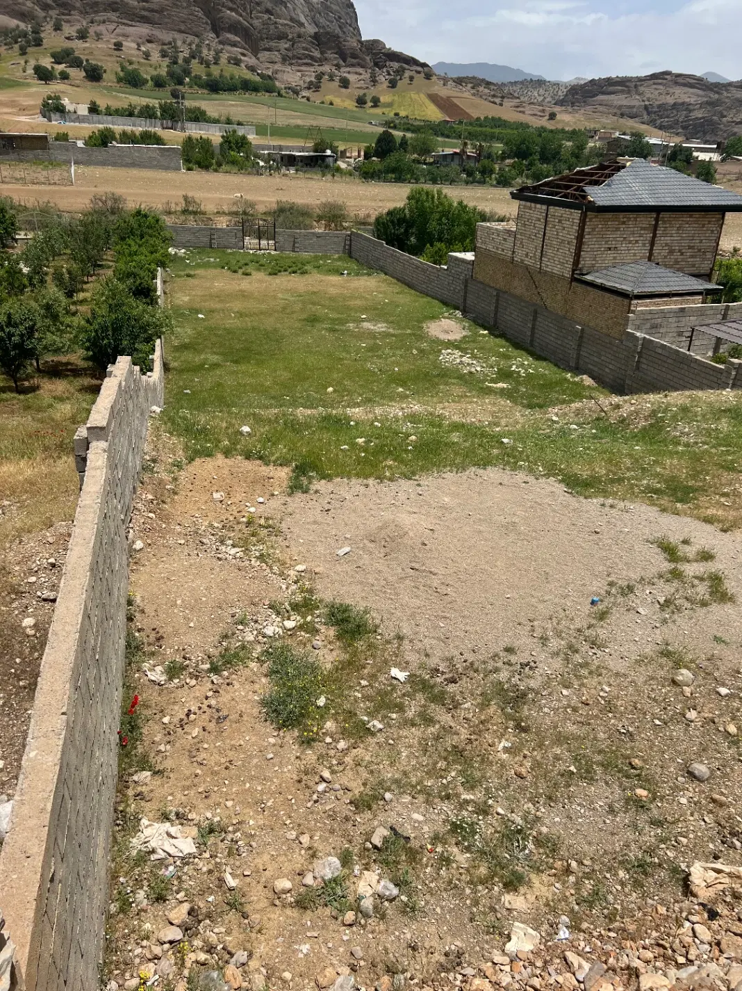 زمین قلعه سنگی