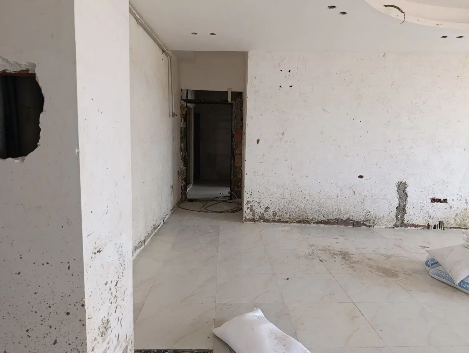 آپارتمان در اواسط معلم