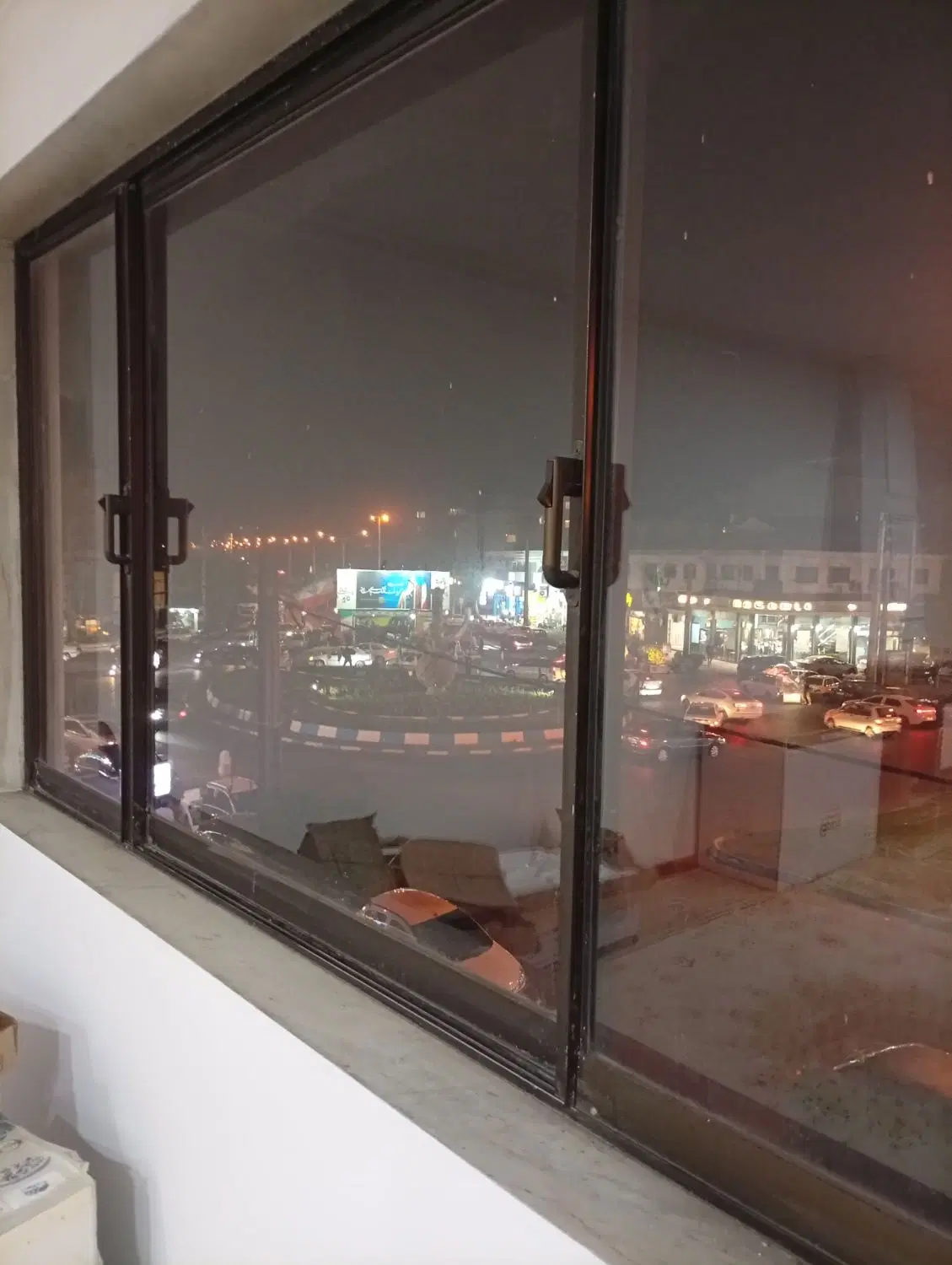 واحد ۹۶متری دور میدون گاز