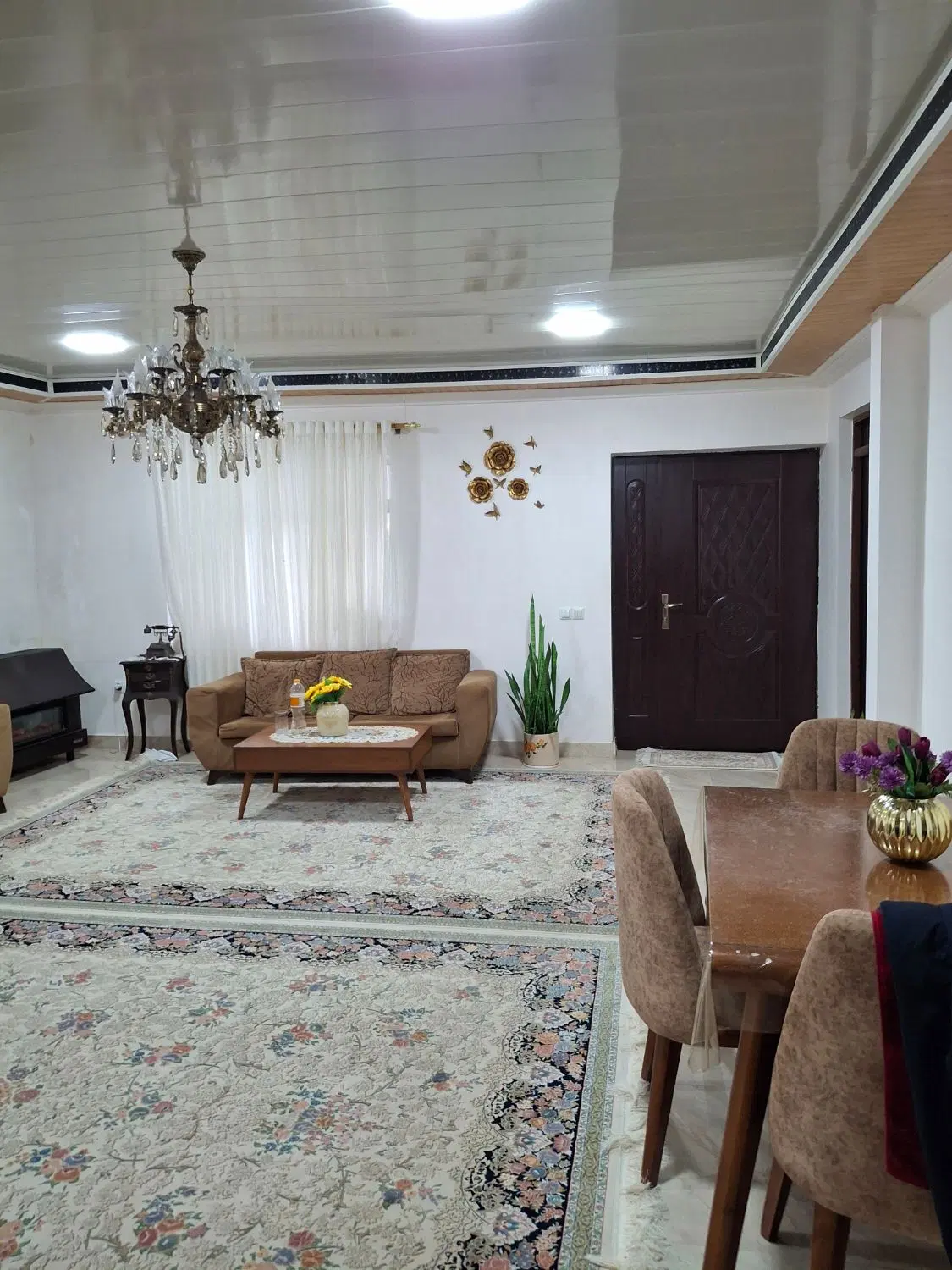 زمین با منزل مسکونی ۳۰۰۰ متری