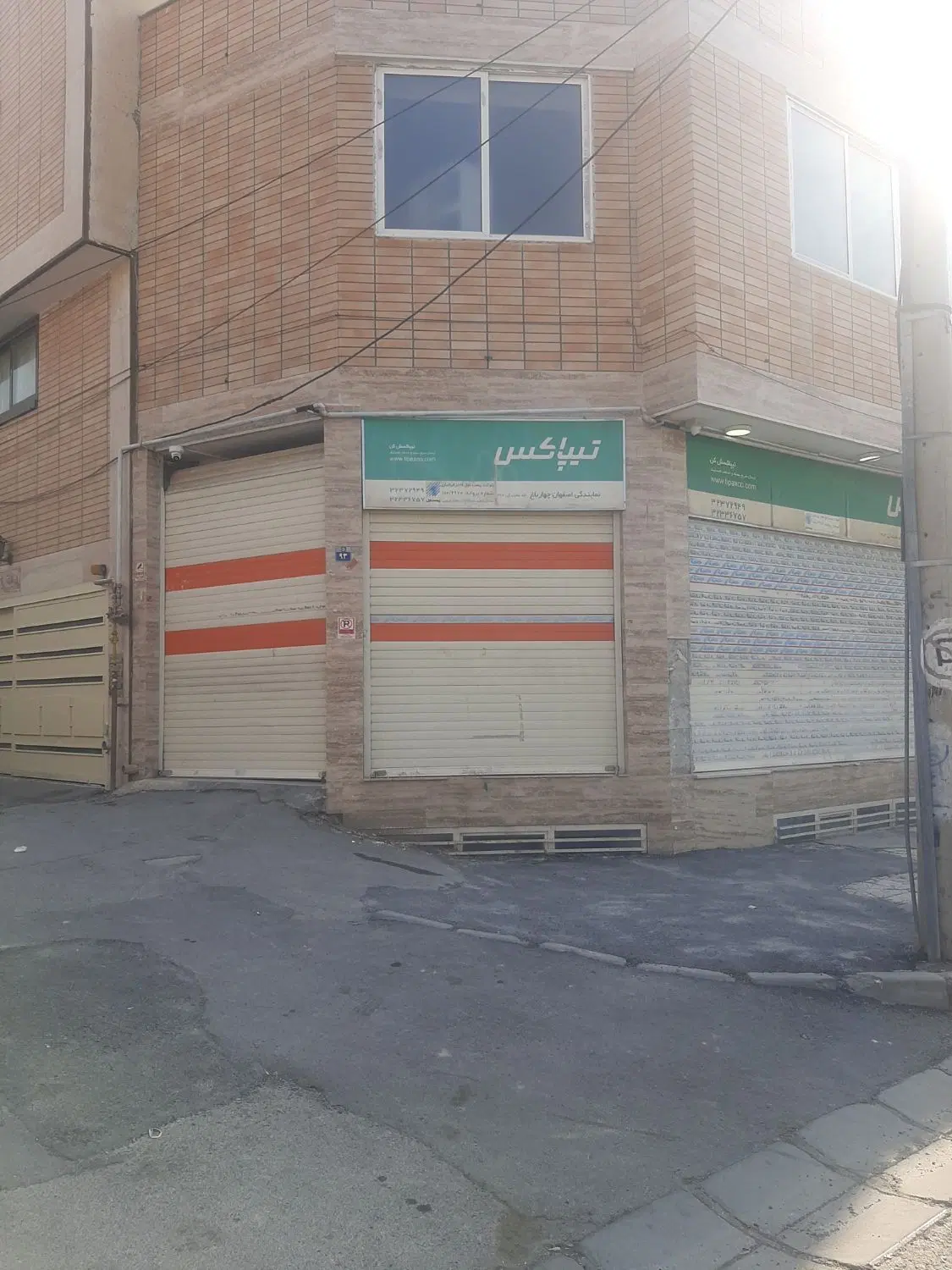 دفتر کار تجاری بالای تیپاکس