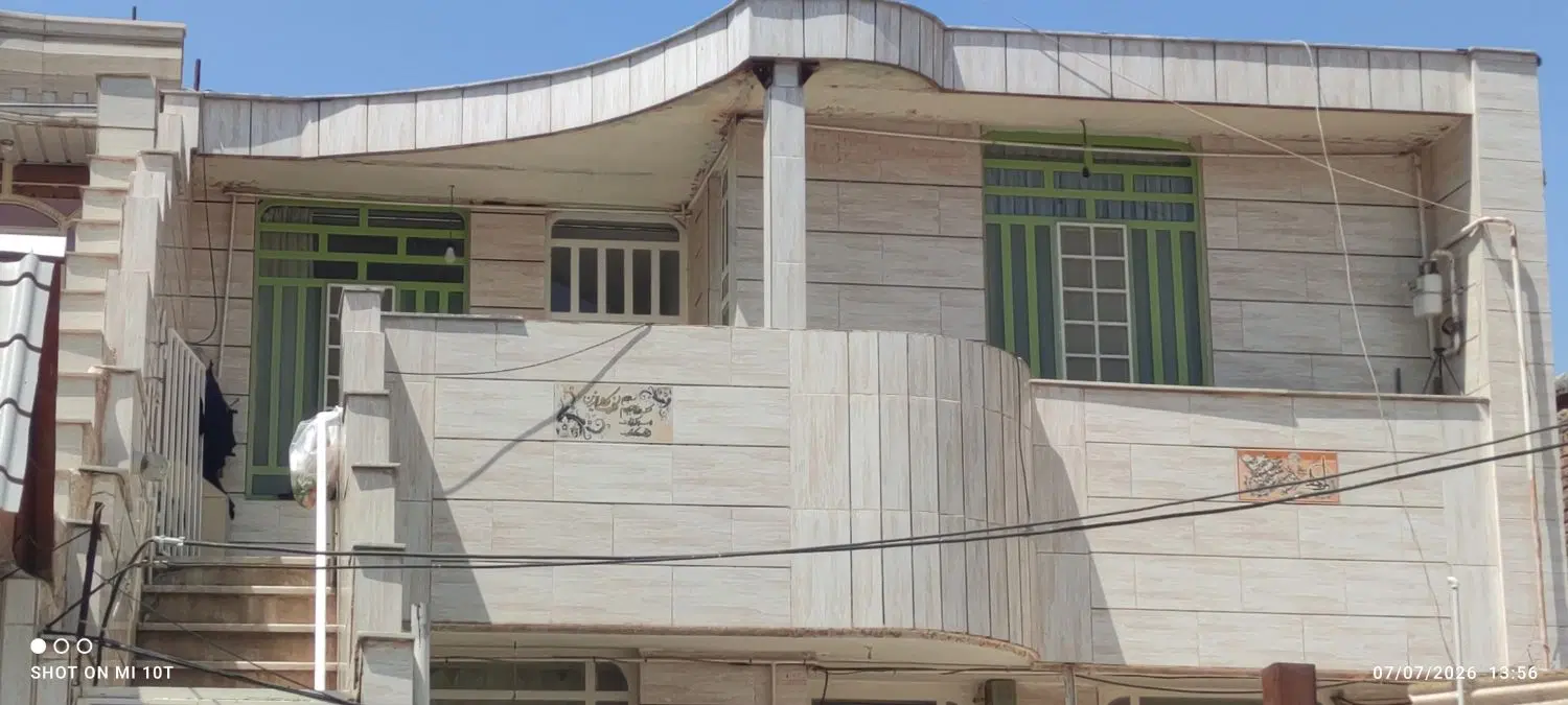 طبقه بالا گلدشت شرقی میدان کریمخان نوریزدان ۵