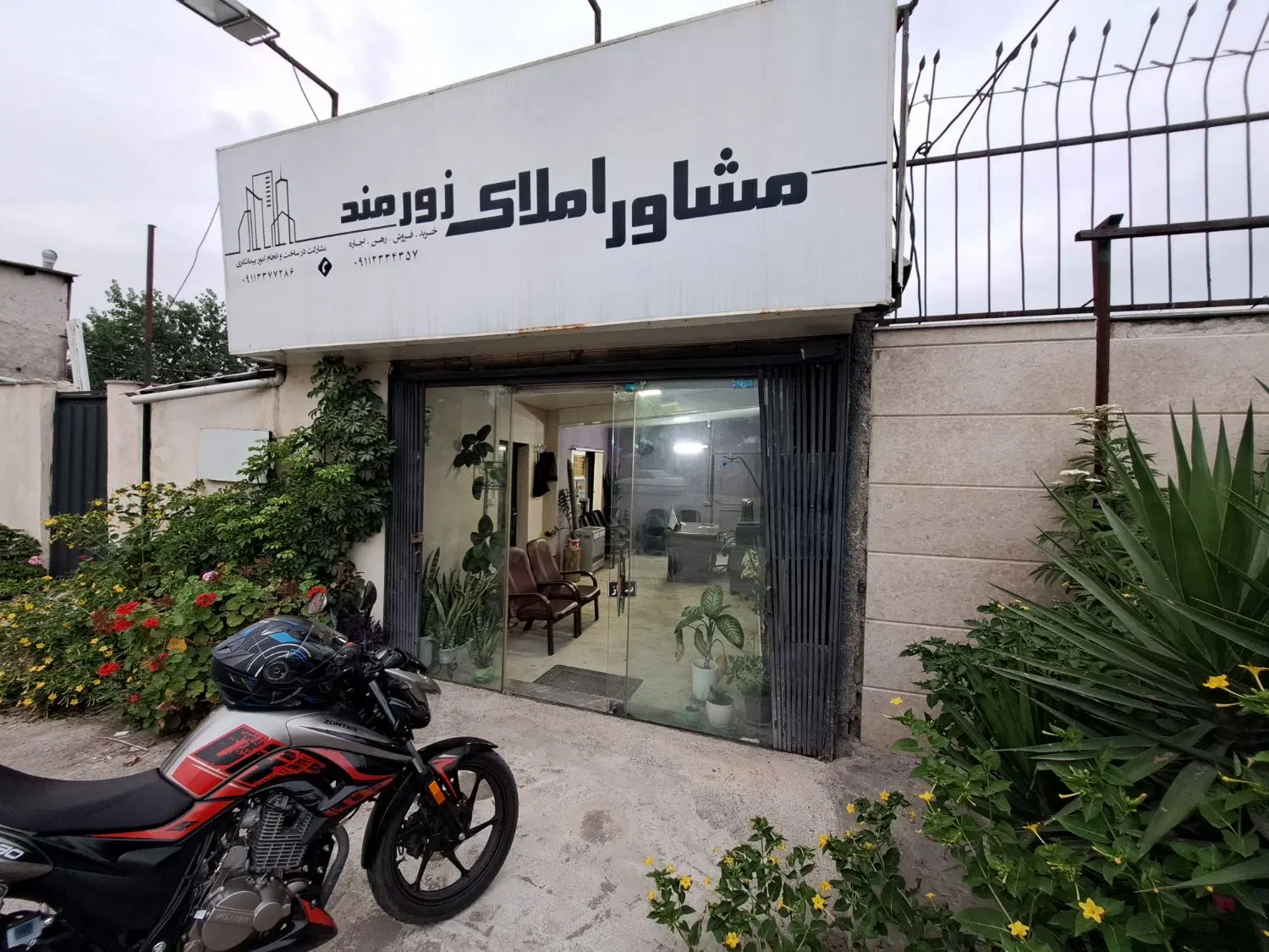 مغازه ۴۵متری.دارای برق تک فاز،گاز.کوی امام رضا