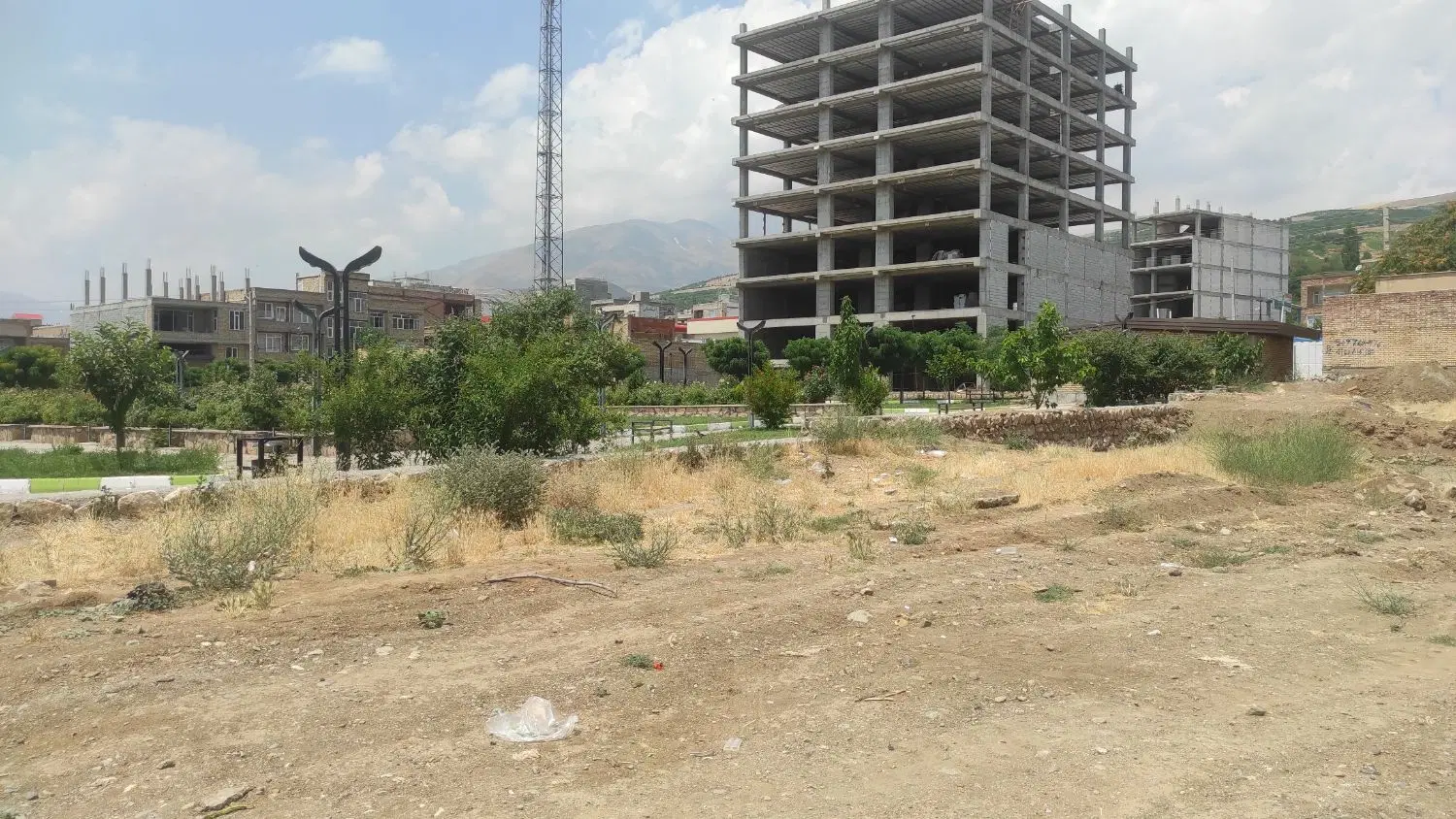امتیاز زمین 182 متر پشت پارک شهرداری