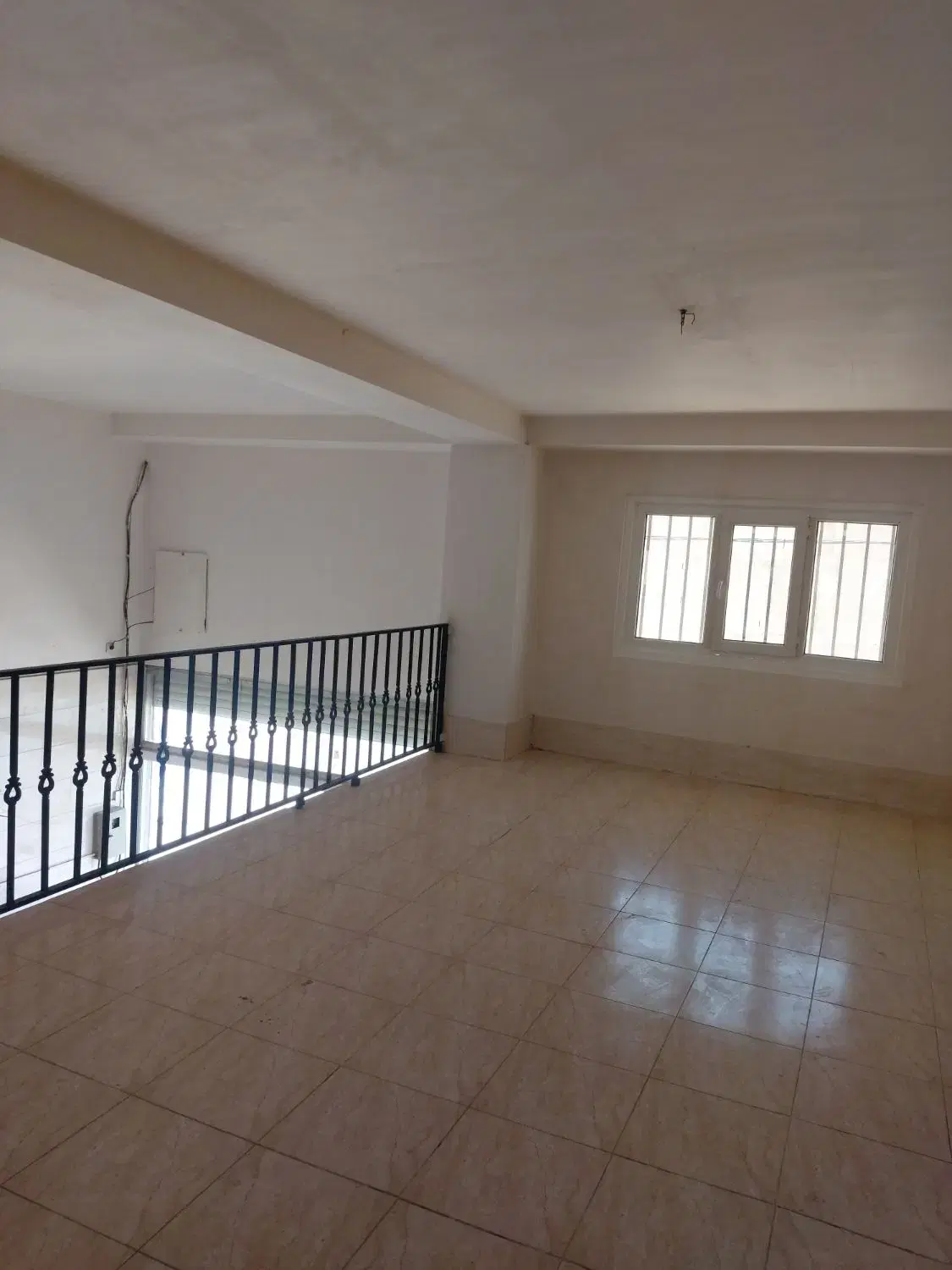 مغازه ۱۷۶ مترسنددارتجاری بحر۲۰متری پاسارگادکمالشهر