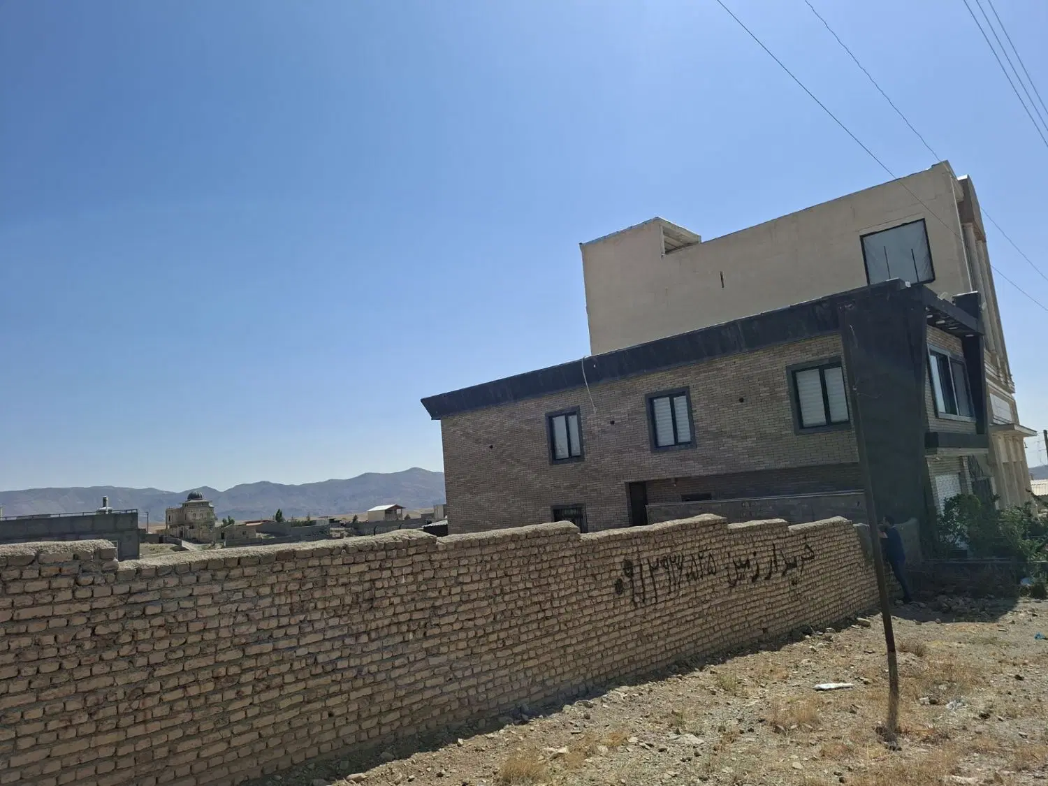۶۷۱ متر زمین خورین مهراباد