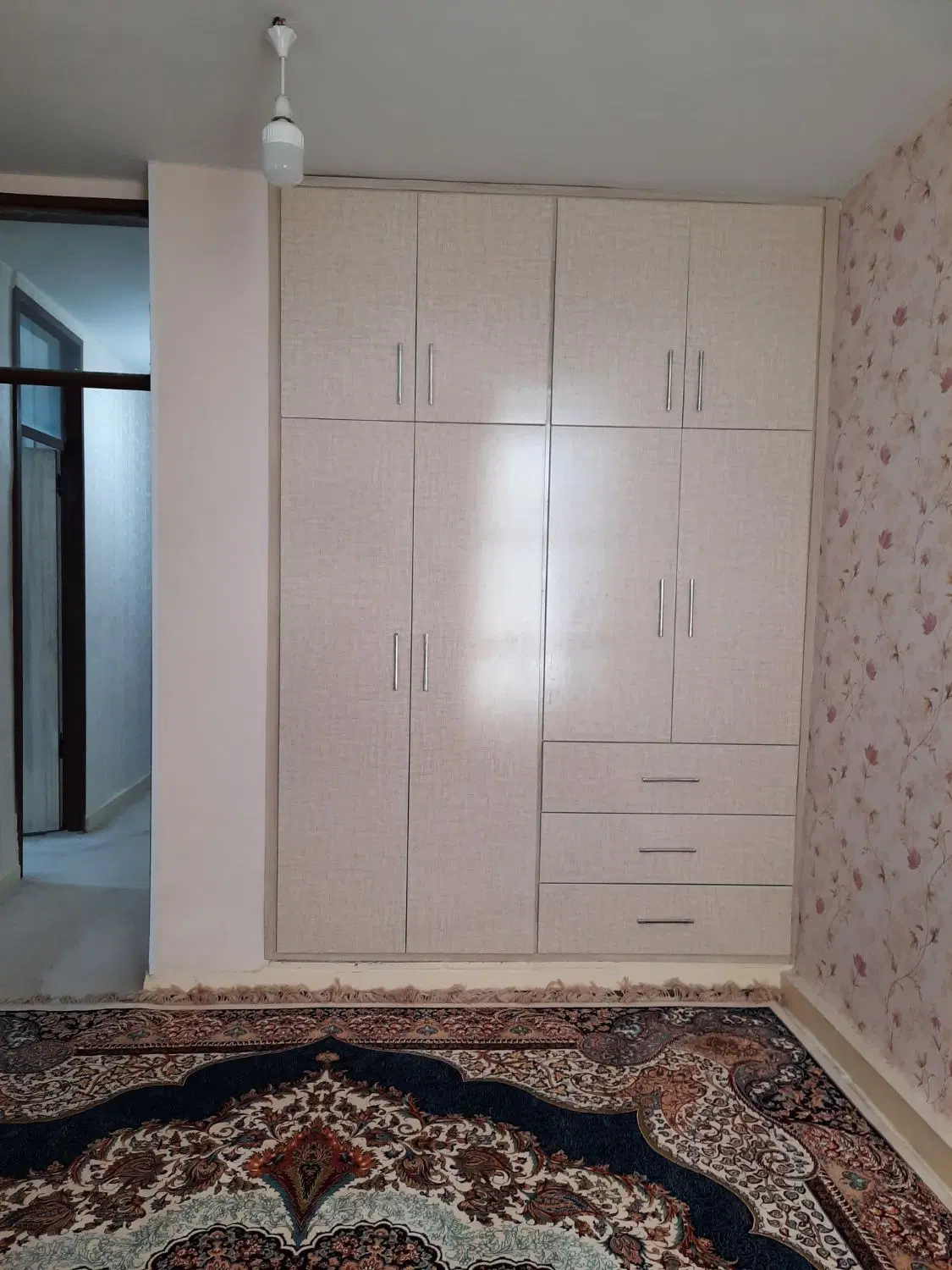 طبقه بالا خیابان ۵ نفت